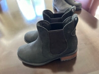 Uggs bonham boots with fur inside! EUR 37