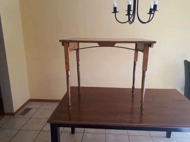 Wooden Table $140 - Excellent condition. Downsizing! in Hutches & Display Cabinets in Ottawa - Image 3