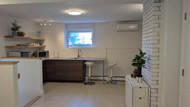 Short or long-term fully furnished 1-BR unit - centrally located in Short Term Rentals in City of Halifax - Image 3