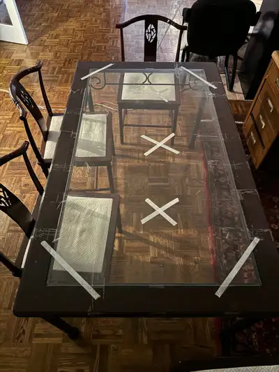 Free rectangular glass table