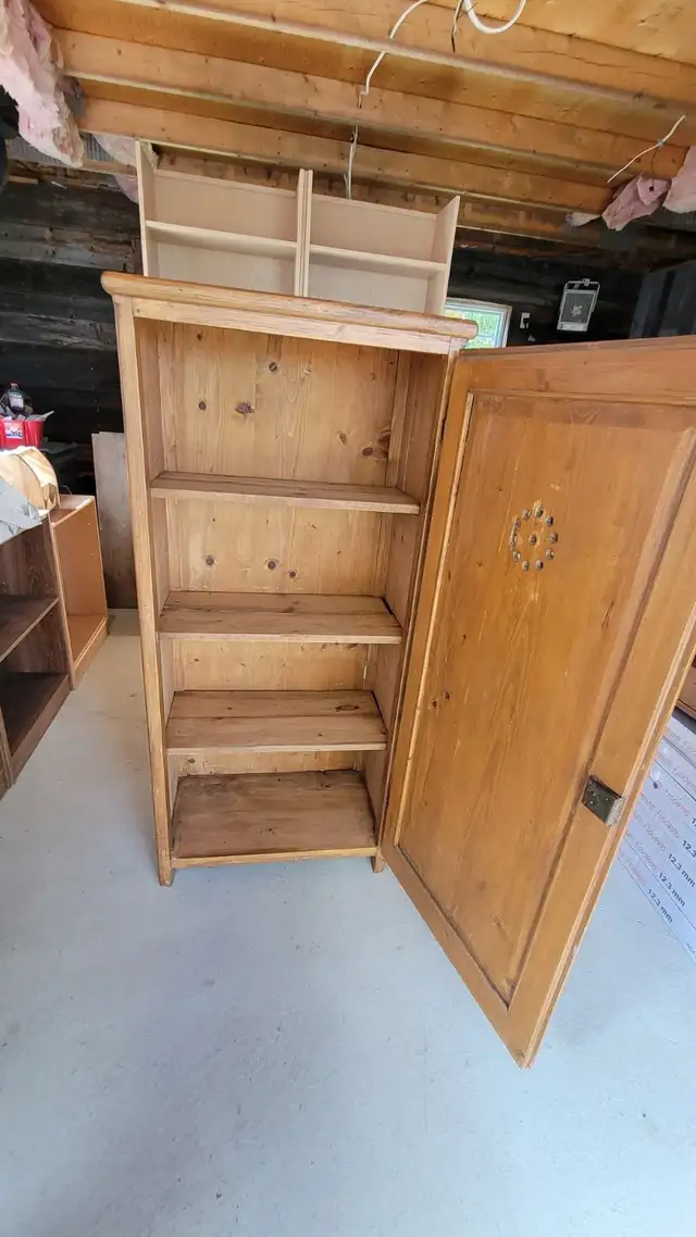 3 armoires antique en pin in Dressers & Wardrobes in Lanaudière - Image 8