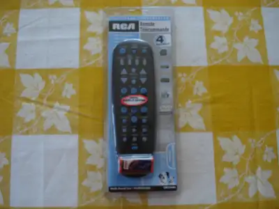 RCA 4 Devices Universal Remote Control TV VCR DVD CRCU400 Model : CRCU400 1B Rev C 4 Device Universa...