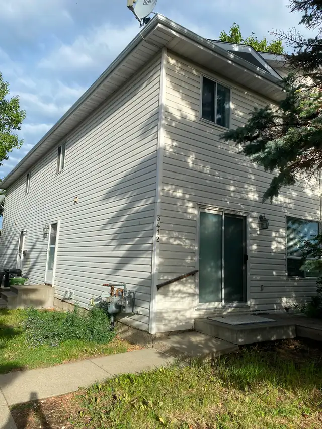 Renovated 3BRS/1.5Bath/Basement/parking close Millwood T.centre