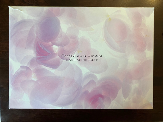 Donna Karan Cashmere Mist gift set in Other in Oshawa / Durham Region - Image 2