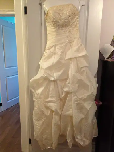 Wedding Dress, Ivory Colour Size 2-4, View more