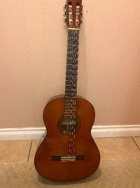 Yamaha G230 classical guitar (lefty)