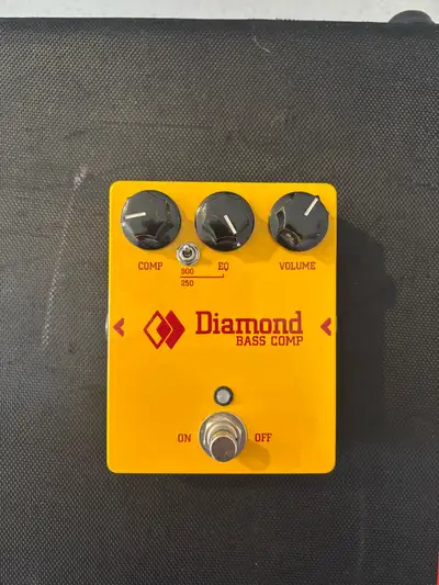 Great bass compresor pedal. This is the original model, I don’t believe they make this version anymo...