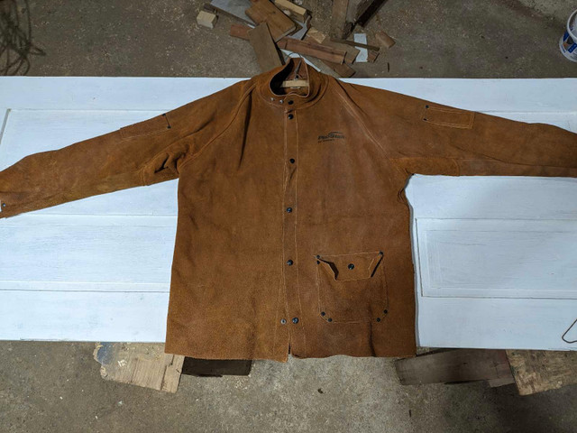 Welding jacket in Other in Hamilton - Image 2