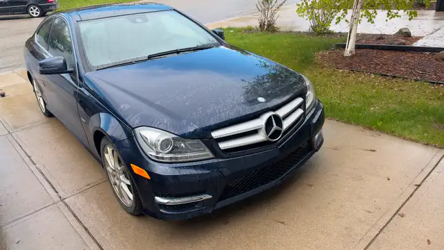 Mercedes Benz C250, excellent condition, no accidents, carfax at62863217309185123