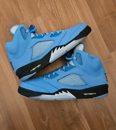 Jordan 5 UNC size 13, View more