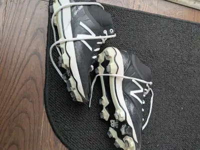 Used NB 4040 baseball/softball moulded cleats, View more
