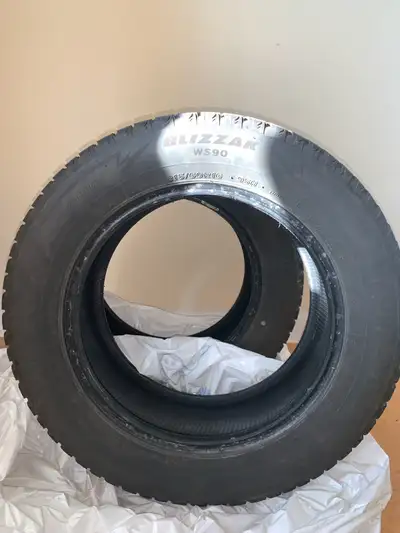 I'm selling my used Bridgestone Blizzak winter tire 215/60R16 like new with only 3,000KM on it, fitt...