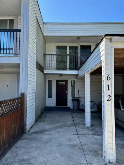 Spacious 3 bedroom, 3 washroom, approx 1,360 square feet upstairs suite of a duplex Available August...