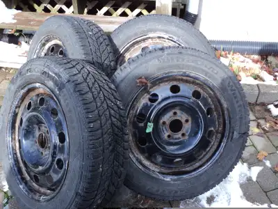 4 Tire Rims with Sensors 17 inch The tires on these Rims are 235 55 R17 BUT TIRES ARE NOT SAFE TO US...