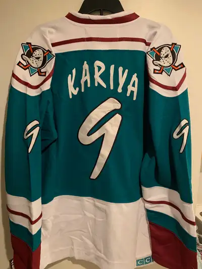 Paul Kariya Anaheim Mighty Ducks Jersey. Rare jersey. Never worn, Brand New, mens XL size. Number pr...