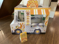 Melissa and Doug Food Truck Indoor Corrugate Playhouse