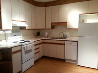 Walking few min to U of A Furnished 1 bedroom 1 living for rent