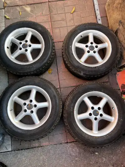 5 spoke alloy wheels 114.3 bolt pattern Hankook tire 225-60-16 tires 647-708-1221