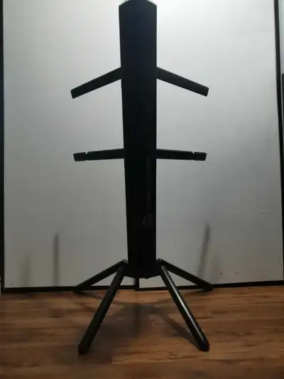 I am selling a used König & Meyer Spider Pro keyboard stand. This stand is designed to hold multiple...