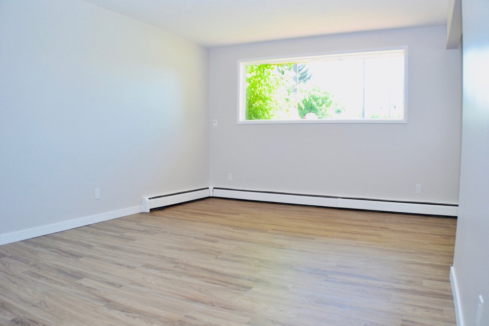 3 bedroom, 1 bathroom suite in 4-plex 2