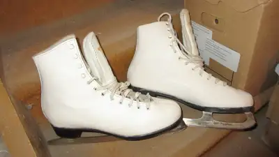Ladies Figure Skates Size 10, View more