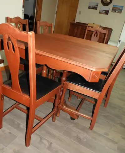 ENSEMBLE DE SALLE À DINER ANTIQUE, View more