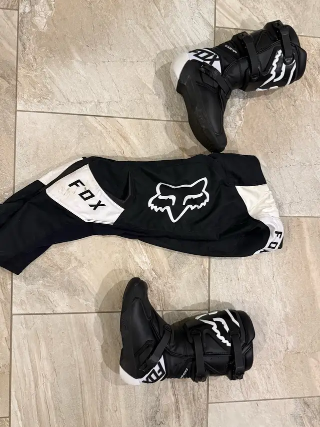 Fox Lean 180  size 24y dirt bike pants Lean  in Kids in Barrie - Image 2