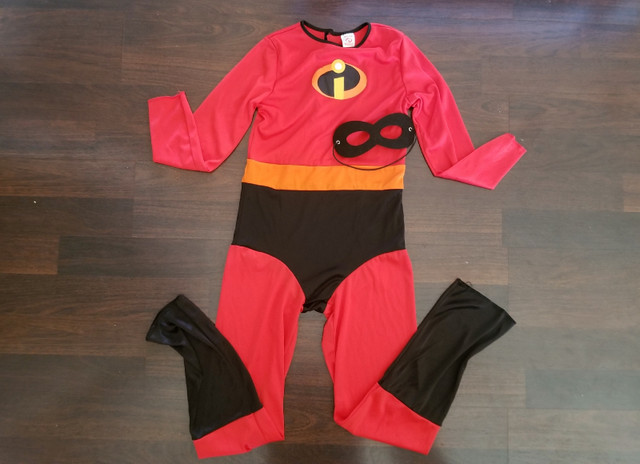 Incredibles costume kid size 10-12 in Costumes in Lethbridge
