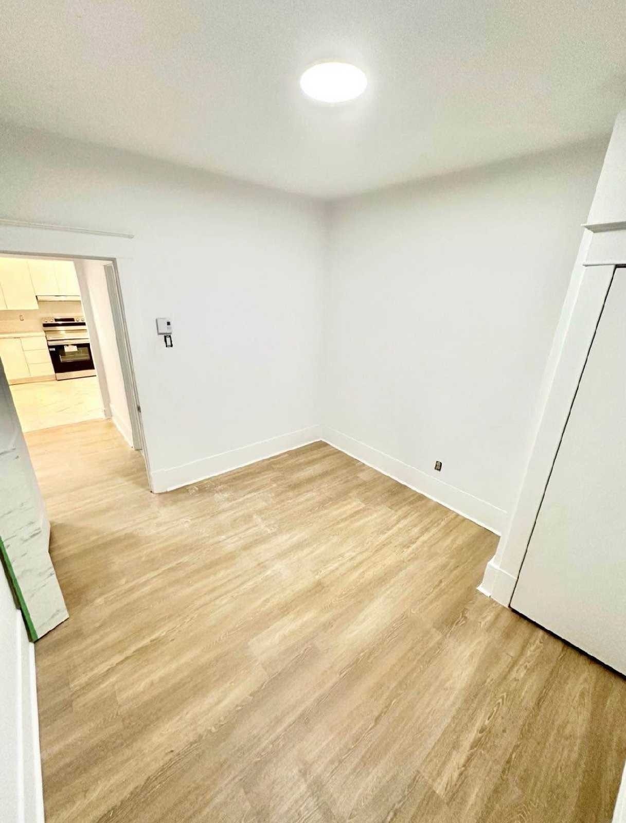 beautiful 5 1/2 with big backyard prvt Parking  2 — photo 3