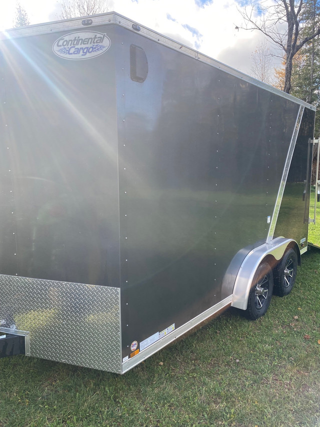 2022 7.5x14 v nose enclosed cargo trailer dans Autre  à Edmundston