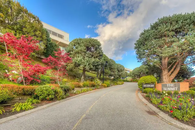 #1-2278 Folkestone Way, West Vancouver, BC V7S 2X7