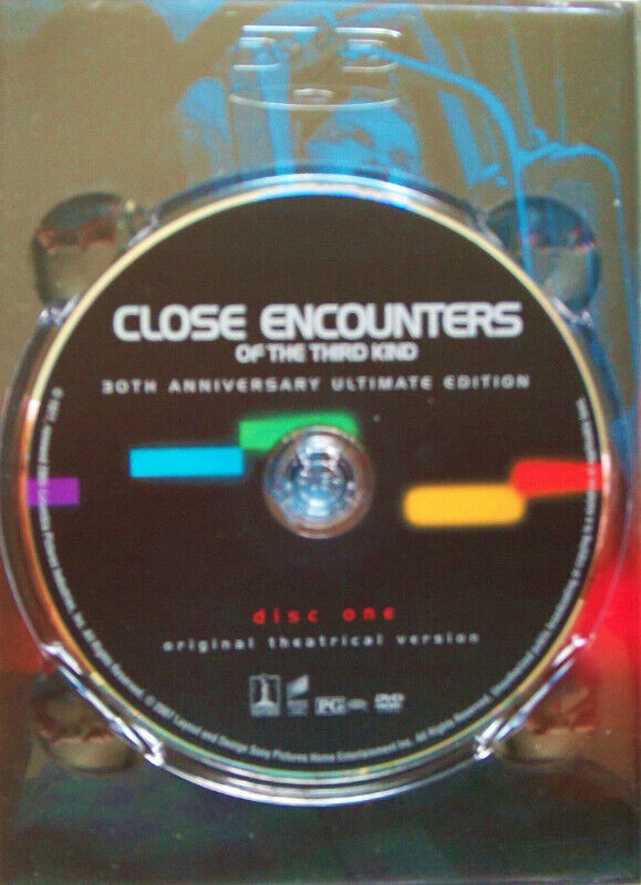 CLOSE ENCOUNTERS OF THE THIRD KIND DELUXE 3 DVD BOX SET LIKE NEW dans CD, DVD et Blu-ray  à Ville de Montréal - Image 4