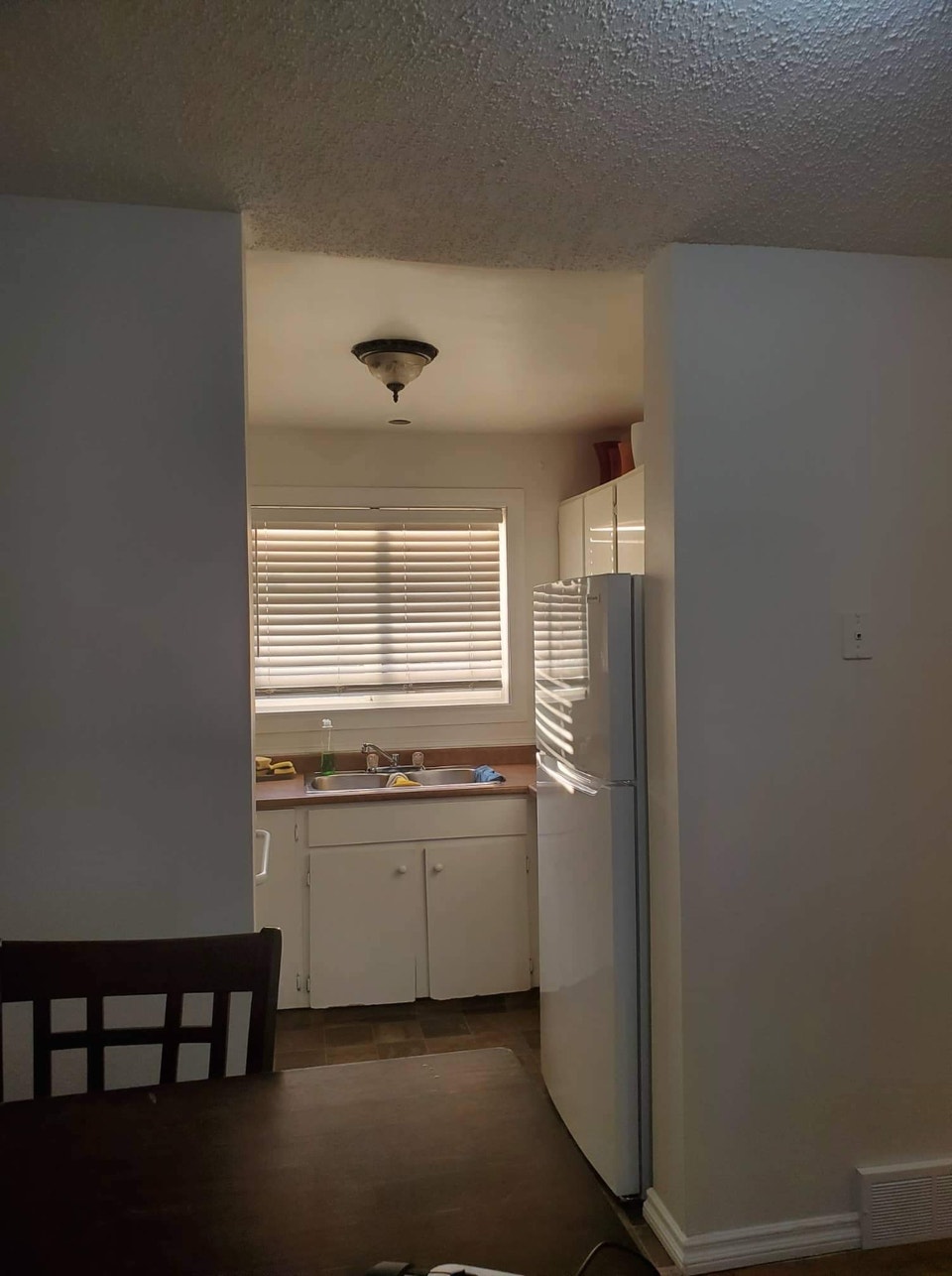 3 BEDROOM FURNISHED TOWNHOUSE IN THICKWOOD 2