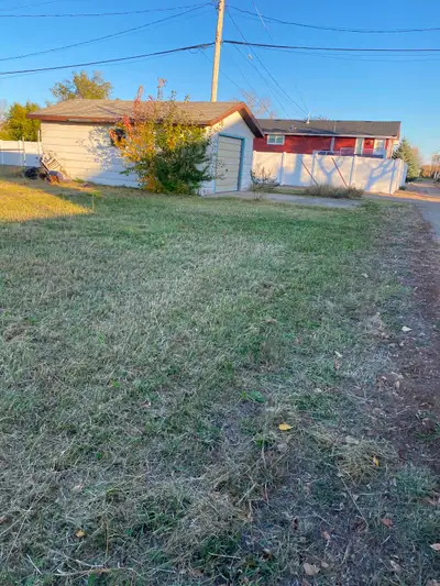 A 24*16=384sqft garage sits on 50width*120length rectangle lot. This garage is in very good conditio...