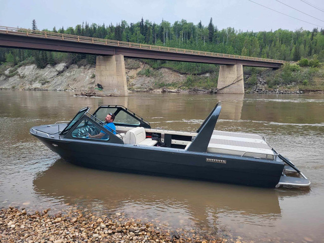 2004 OUTLAW CARIBOO 24ft twin 350's - 8° in Powerboats & Motorboats in Grande Prairie