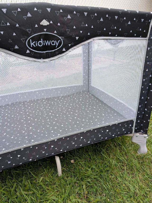 parc pour bébé avec matelas dans Parcs, balançoires et bacs  à Longueuil/Rive Sud - Image 2