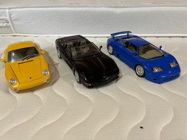 Lot de 3 Diecasts Bburago 1/18 - Porsche, Corvette, Bugatti  dans Jouets et jeux  à Sherbrooke