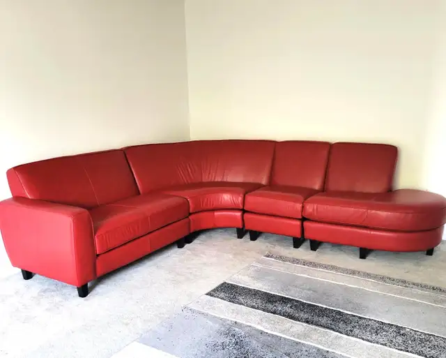 Adjustable like new real leather sectional couch can deliver in Couches & Futons in Sarnia - Image 3