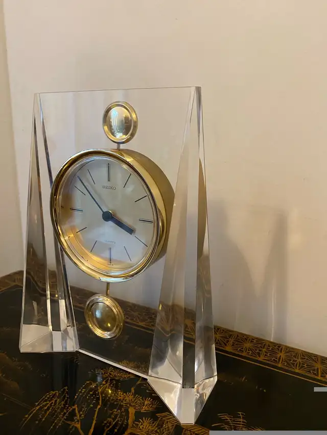 Vintage Seiko quartz double pendulum mantle clock. in Home Décor & Accents in Markham / York Region - Image 4