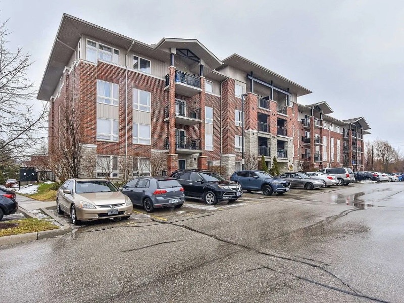 Bedroom for Rent in a Modern Condo Guelph, SouthEnd Long Term