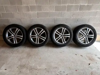 Like new and only used for 2,000km. No scratches, nails or punctures. continental Winter contact 275...