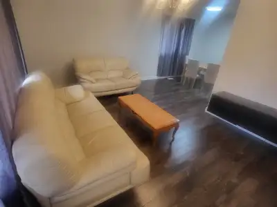 3 bedrooms for group of students available  immediatelly