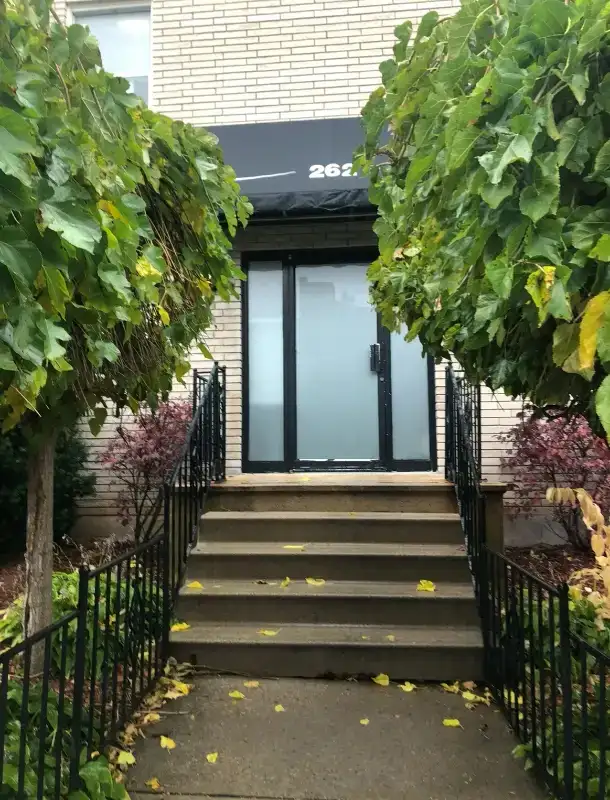 Bright 1-Bedroom Walk Up Apartment – Quiet & Well Located!