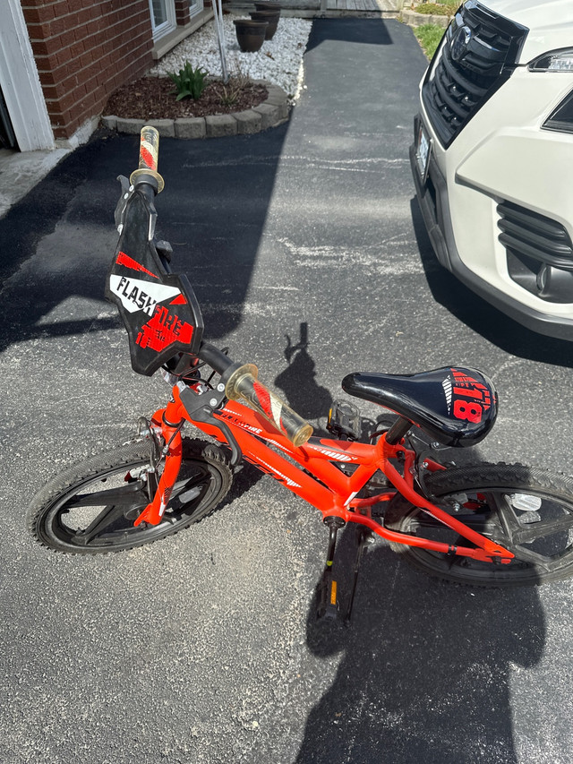18 inch boys bike - excellent condition in Kids in Napanee - Image 3