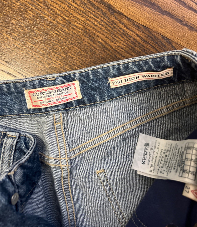 Women’s guess jeans  in Women's - Bottoms in Barrie - Image 2