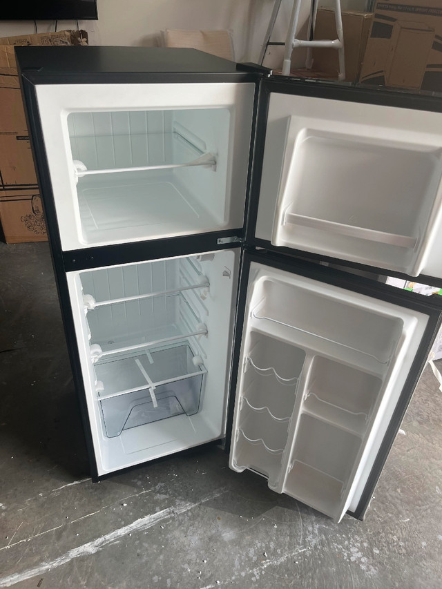 Galanz 4.6 cu feet compact fridge | Refrigerators | London | Kijiji