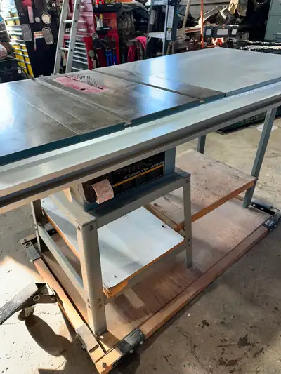 10” Delta deluxe contractor saw, View more