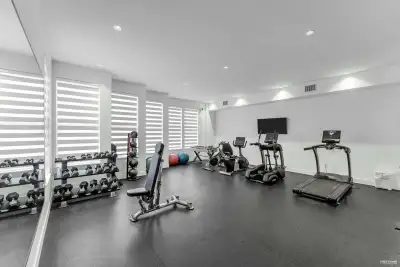1 Bed 1 Bath - Townhouse 12585 104A Ave, Surrey, BC V3V 0G7, Canada right private room available in...