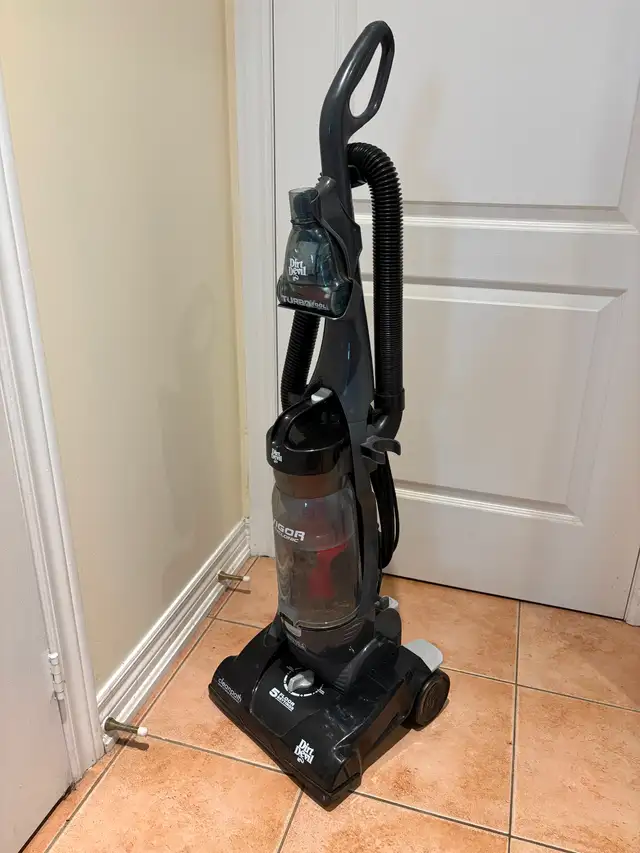 DirtDevil Upright Vacuum Cleaner (Brand New) in Vacuums in Mississauga / Peel Region - Image 2