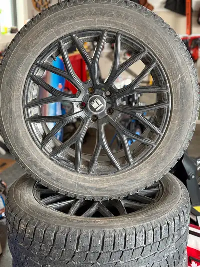 I'm selling a set of Lincoln Aviator winter wheels and tires, size 255/55R20, which offer great trac...